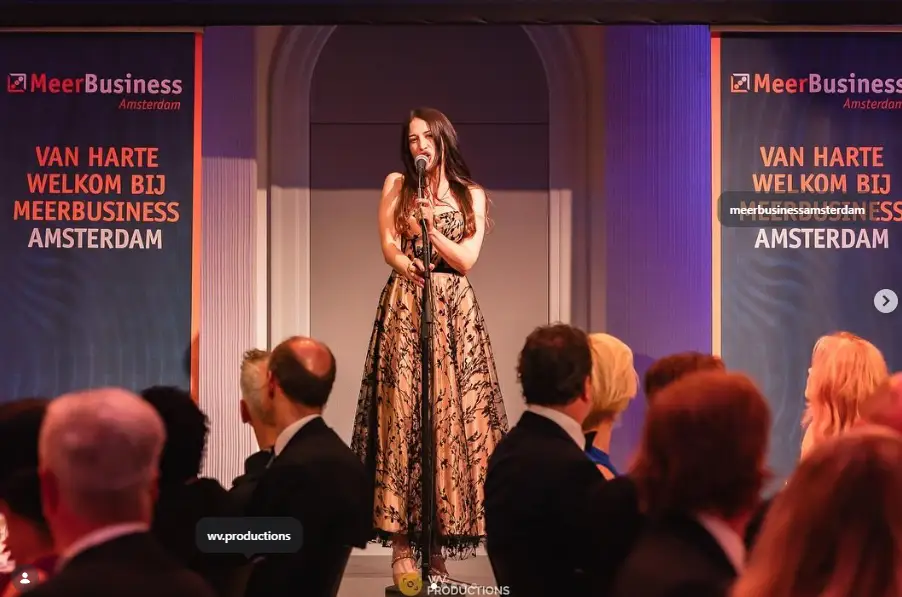 Presentación de la cantante lírica realiquense Nair Gimenez en Nueva York